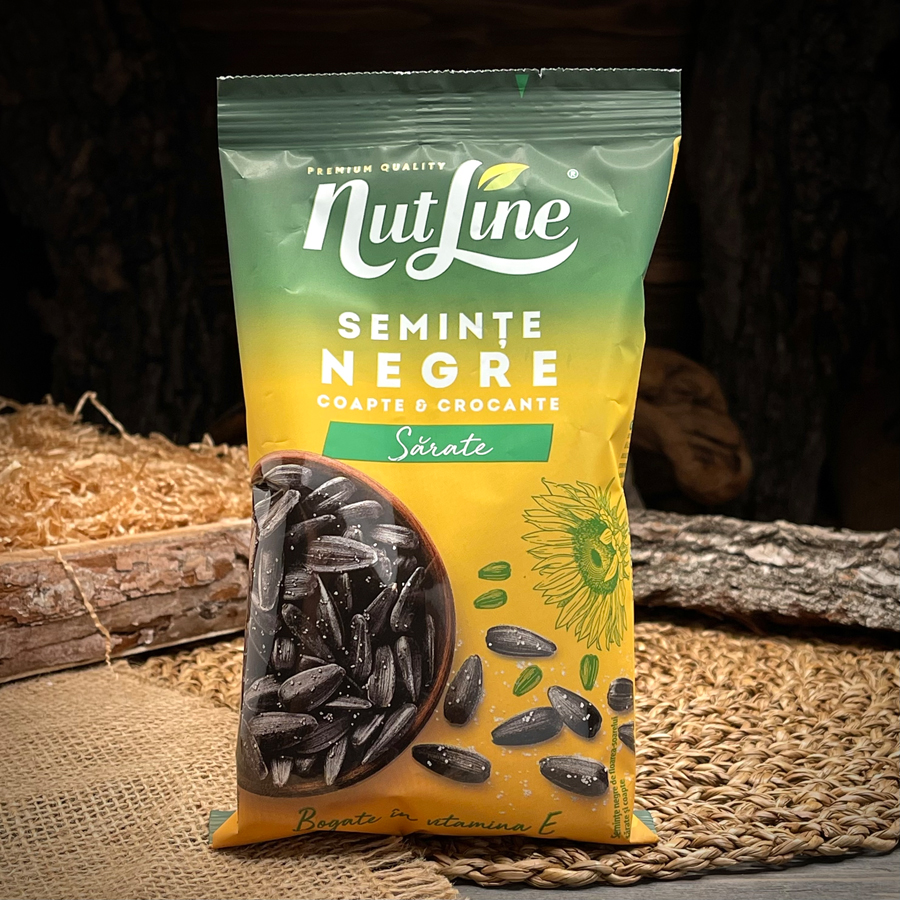 Жареные чёрные семечки с солью "NutLine"